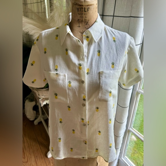 Rae Dunn Pineapple Print Blouse **NWOT** - Picture 2 of 7